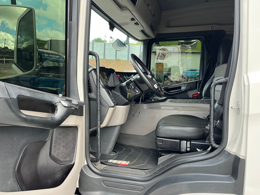 Caminhão SCANIA P360 Carga Seca ANO 2021 de Siqueira Caminhões em São Paulo