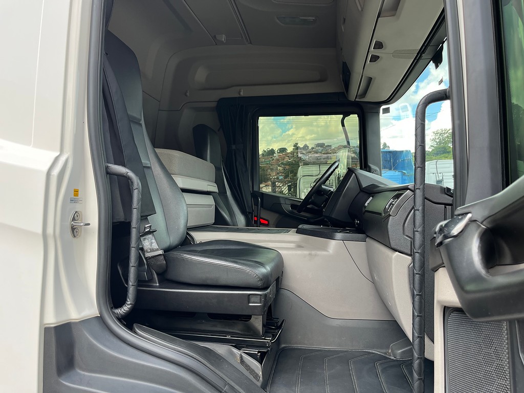 Caminhão SCANIA P360 Carga Seca ANO 2021 de Siqueira Caminhões em São Paulo
