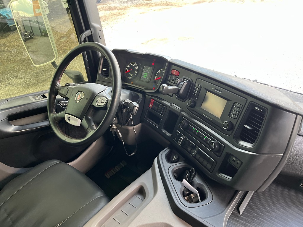 Caminhão SCANIA P360 Carga Seca ANO 2021 de Siqueira Caminhões em São Paulo