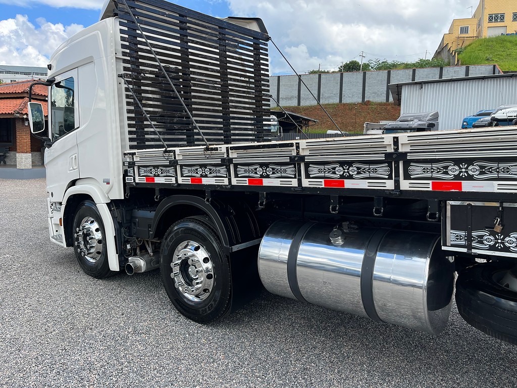 Caminhão SCANIA P360 Carga Seca ANO 2021 de Siqueira Caminhões em São Paulo