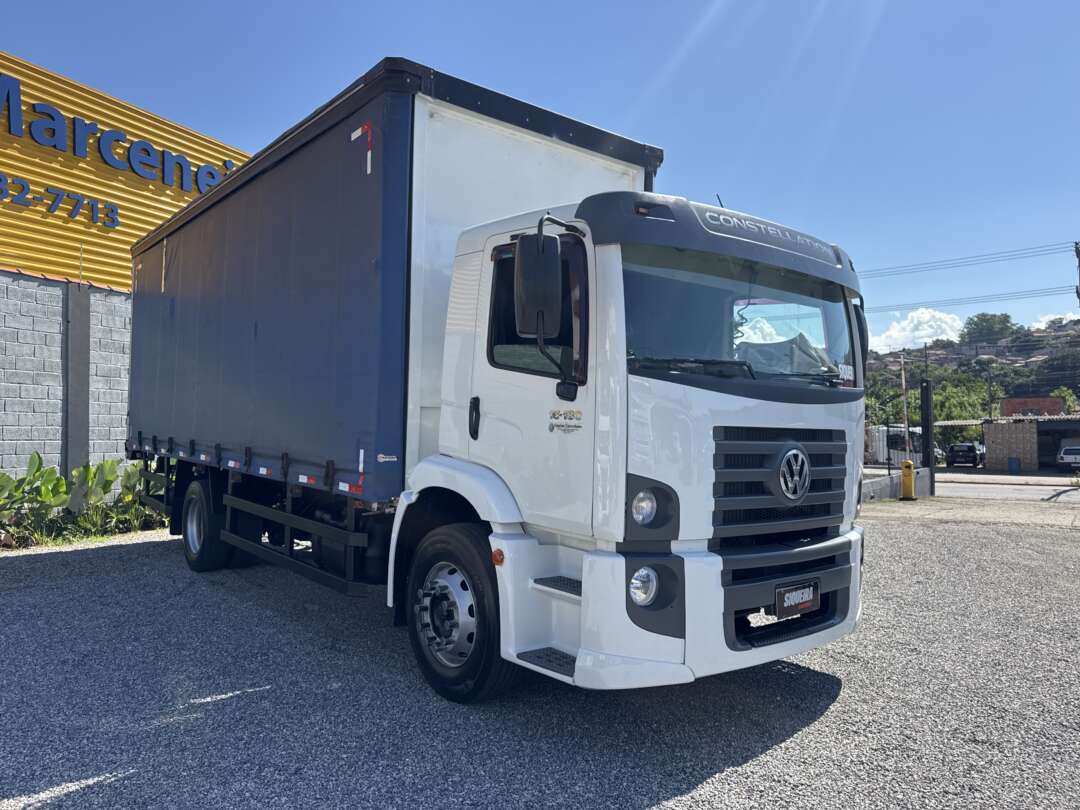 Caminhão VOLKSWAGEN VW 15180 Baú Sider ANO 2011 de Siqueira Caminhões em São Paulo