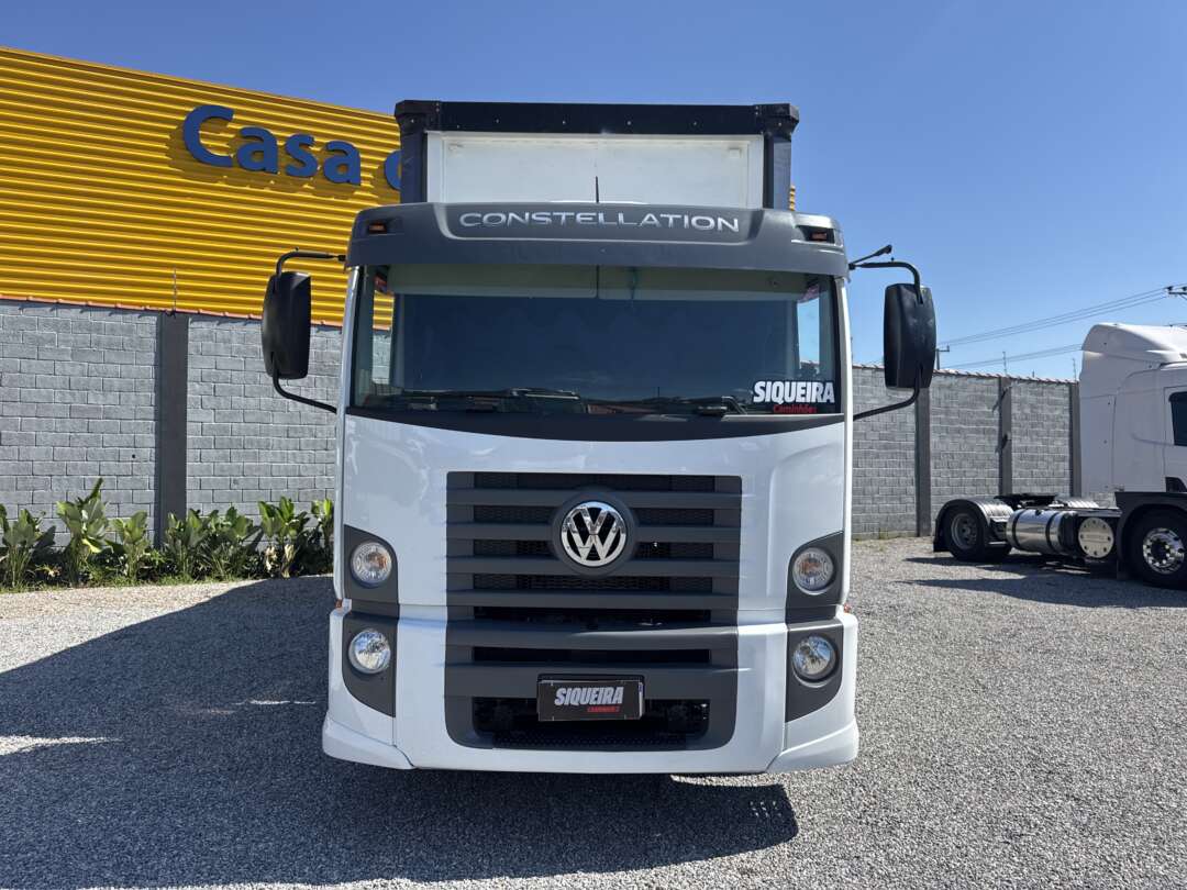 Caminhão VOLKSWAGEN VW 15180 Baú Sider ANO 2011 de Siqueira Caminhões em São Paulo