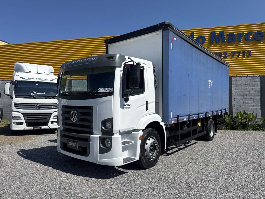 Caminhão VOLKSWAGEN VW 15180 Baú Sider ANO 2011 de Siqueira Caminhões em São Paulo