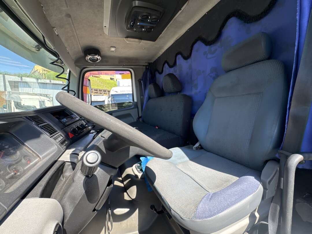 Caminhão VOLKSWAGEN VW 15180 Baú Sider ANO 2011 de Siqueira Caminhões em São Paulo