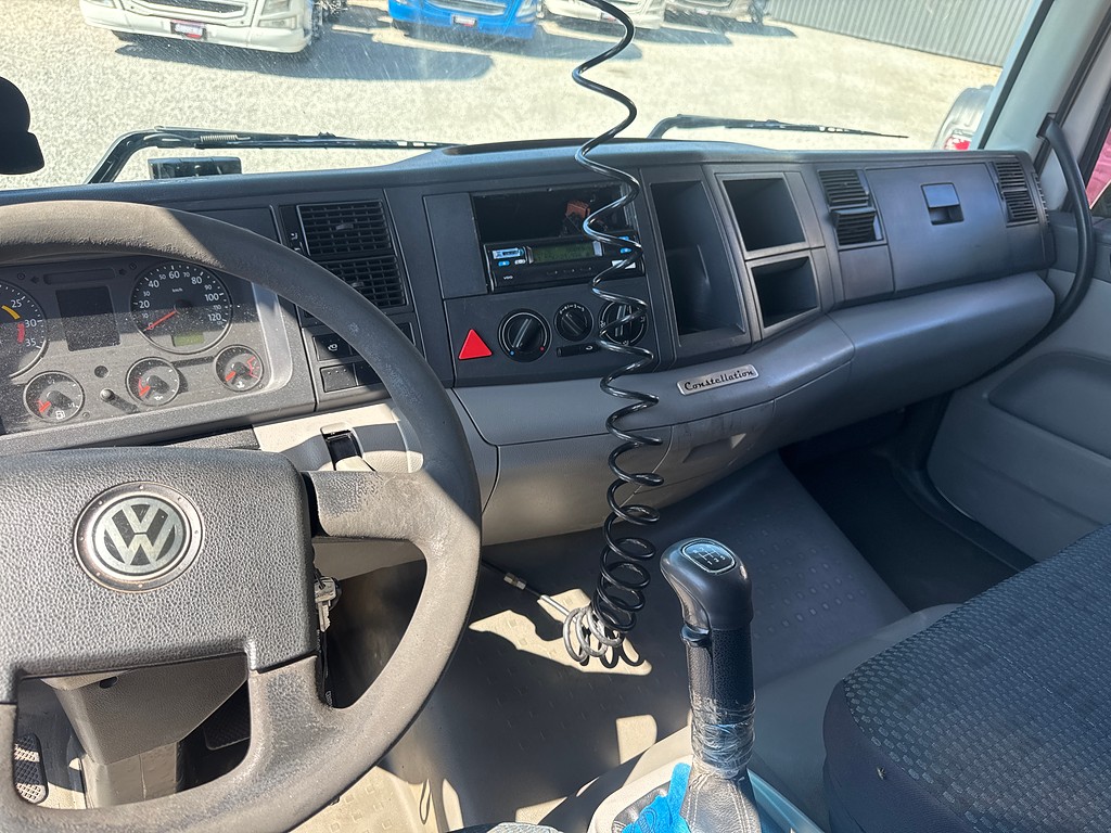 Caminhão VOLKSWAGEN VW 15180 Baú Sider ANO 2011 de Siqueira Caminhões em São Paulo