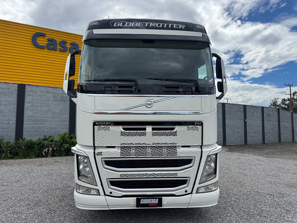 Caminhão VOLVO FH 540 Cavalo Mecânico ANO 2021 de Siqueira Caminhões em São Paulo