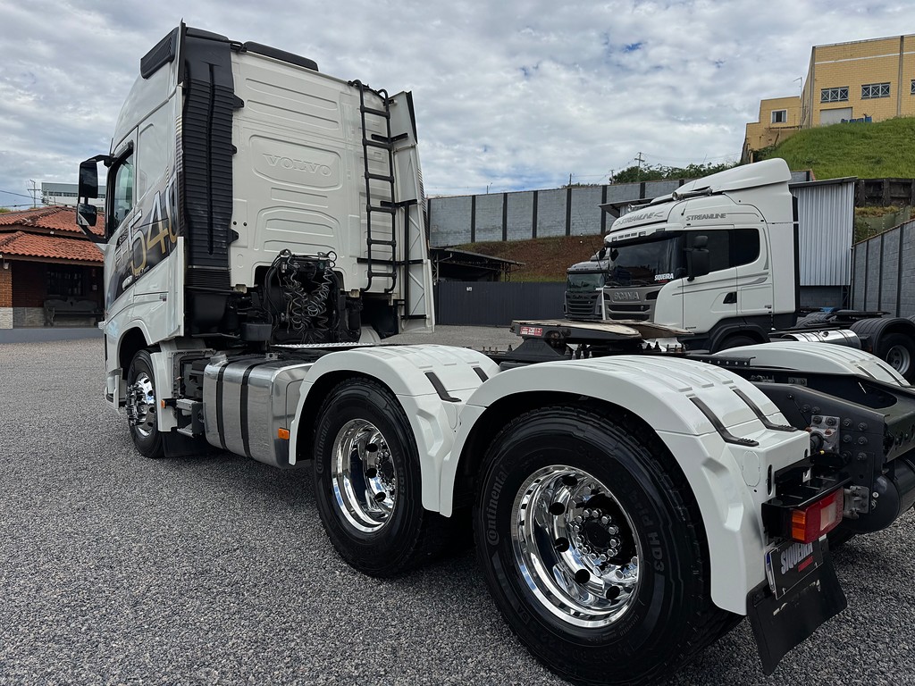 Caminhão VOLVO FH 540 Cavalo Mecânico ANO 2021 de Siqueira Caminhões em São Paulo