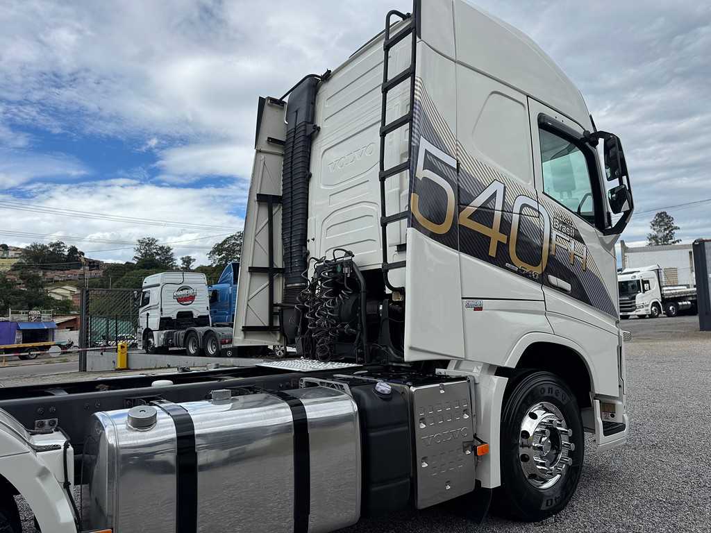 Caminhão VOLVO FH 540 Cavalo Mecânico ANO 2021 de Siqueira Caminhões em São Paulo