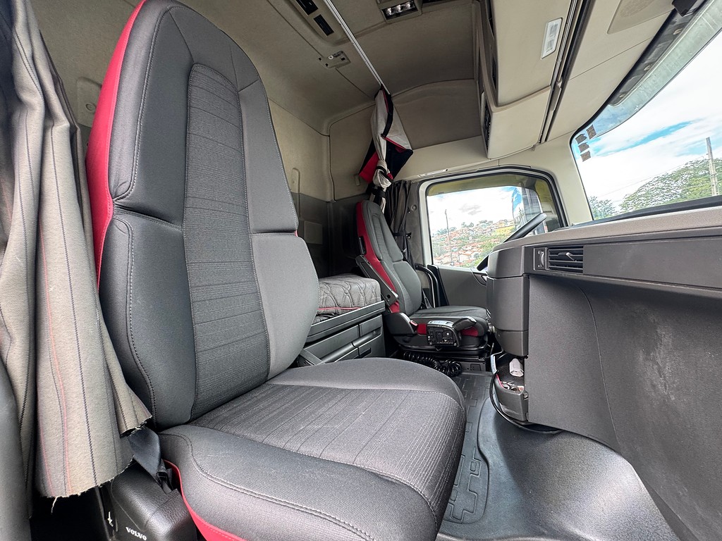 Caminhão VOLVO FH 540 Cavalo Mecânico ANO 2021 de Siqueira Caminhões em São Paulo