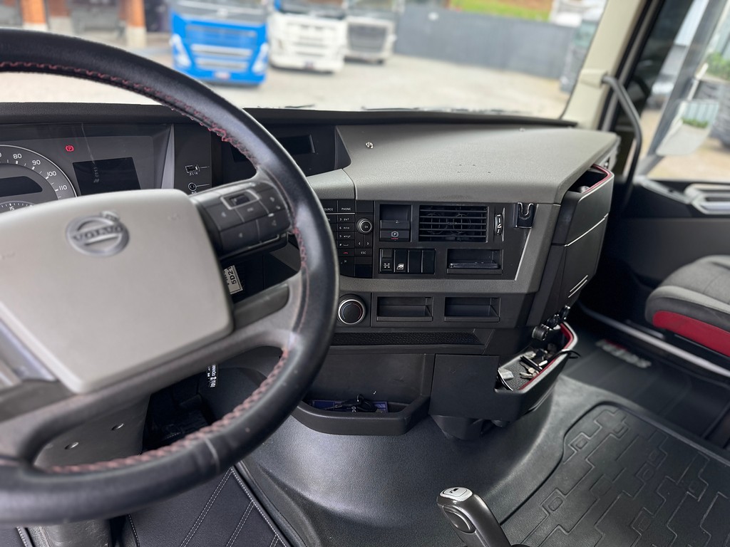Caminhão VOLVO FH 540 Cavalo Mecânico ANO 2021 de Siqueira Caminhões em São Paulo