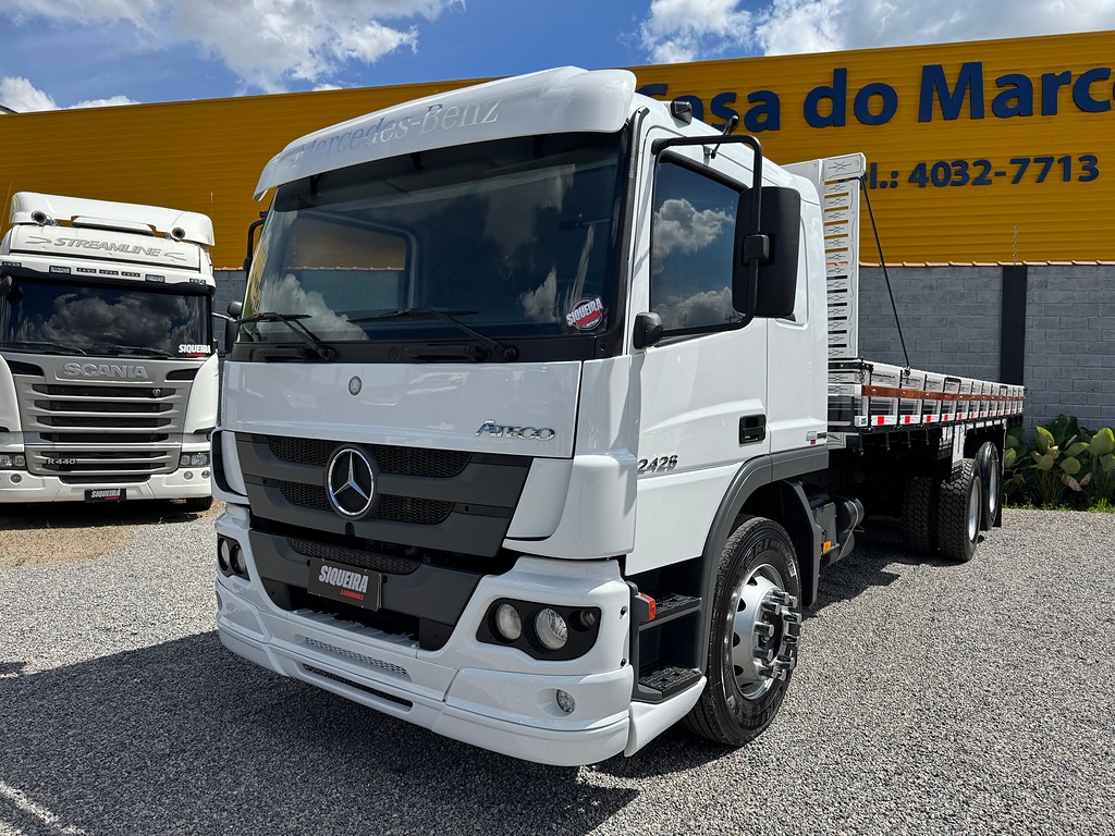 Caminhão MERCEDES BENZ MB 2426 Carga Seca ANO 2014 de Siqueira Caminhões em São Paulo