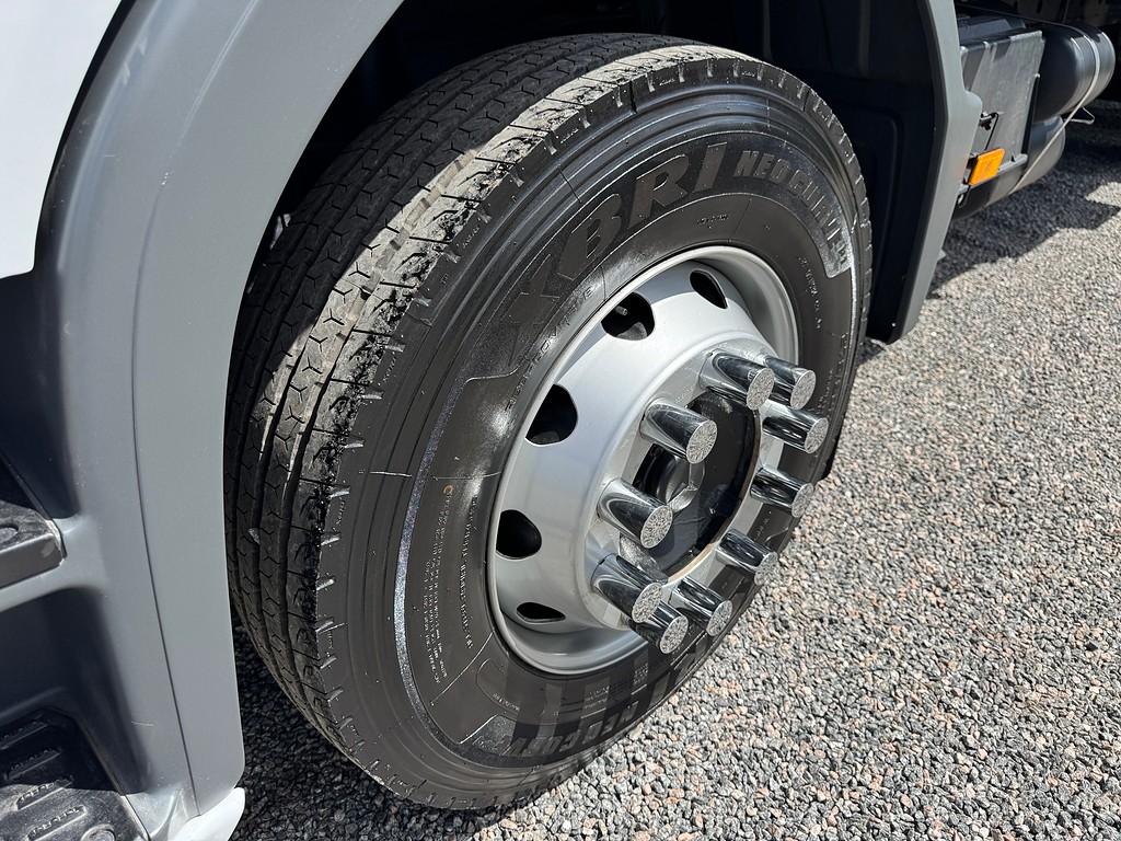 Caminhão MERCEDES BENZ MB 2426 Carga Seca ANO 2014 de Siqueira Caminhões em São Paulo