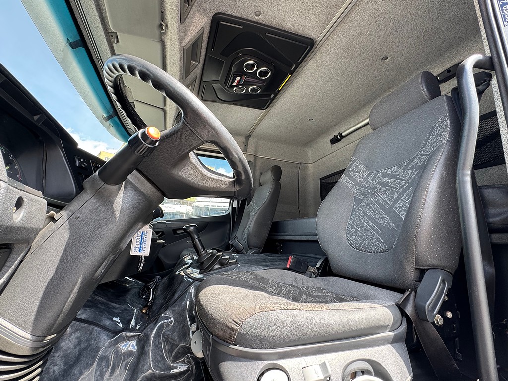 Caminhão MERCEDES BENZ MB 2426 Carga Seca ANO 2014 de Siqueira Caminhões em São Paulo