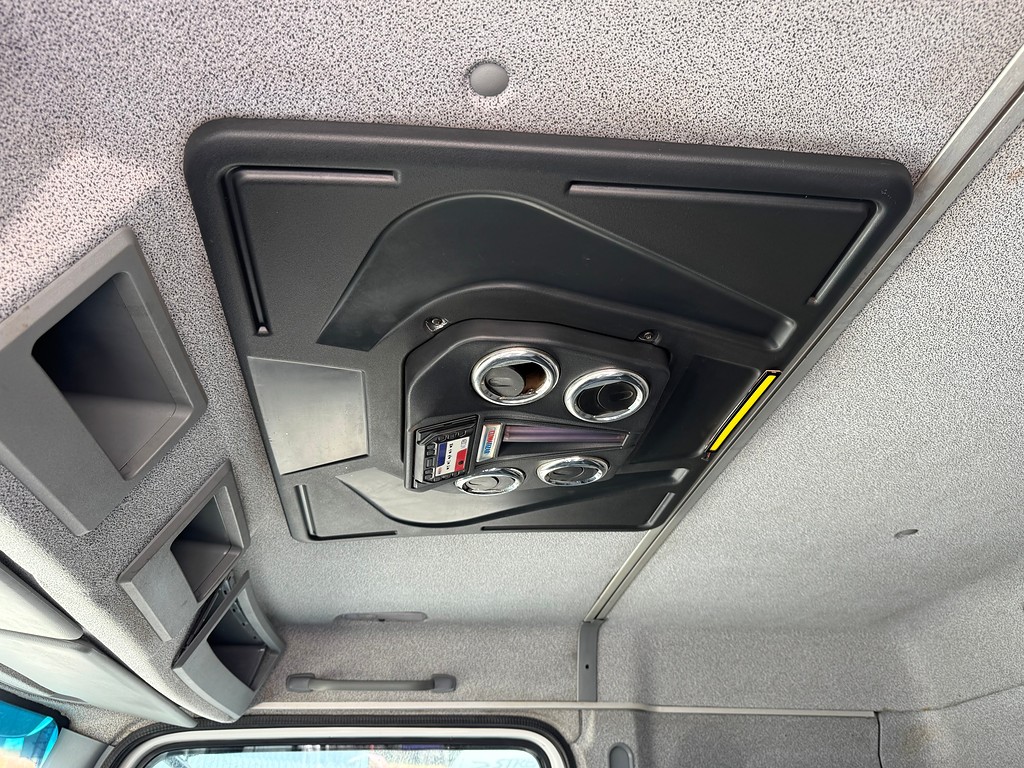 Caminhão MERCEDES BENZ MB 2426 Carga Seca ANO 2014 de Siqueira Caminhões em São Paulo