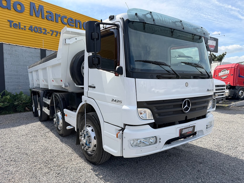 Caminhão MERCEDES BENZ MB 2425 Caçamba Basculante ANO 2011 de Siqueira Caminhões em São Paulo