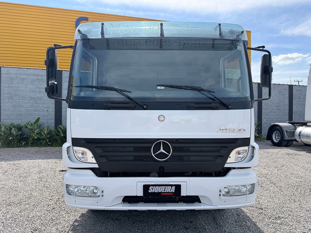 Caminhão MERCEDES BENZ MB 2425 Caçamba Basculante ANO 2011 de Siqueira Caminhões em São Paulo
