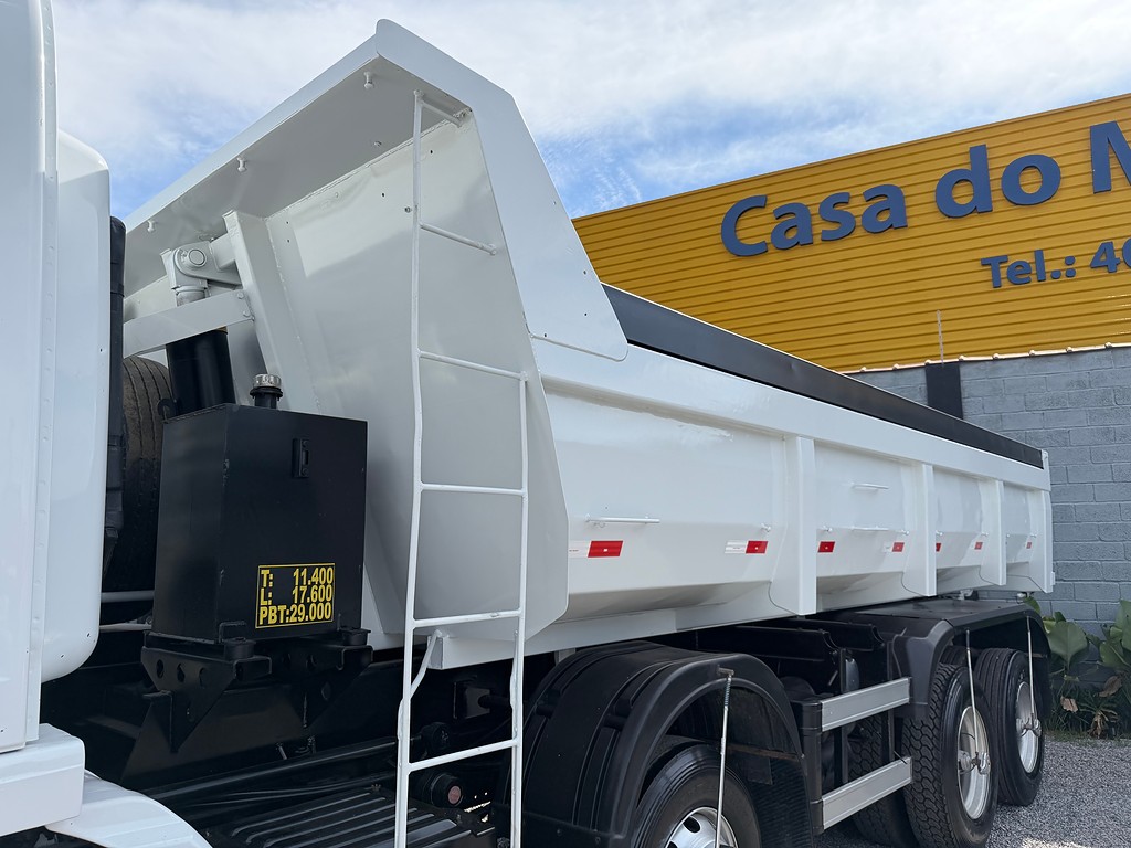Caminhão MERCEDES BENZ MB 2425 Caçamba Basculante ANO 2011 de Siqueira Caminhões em São Paulo