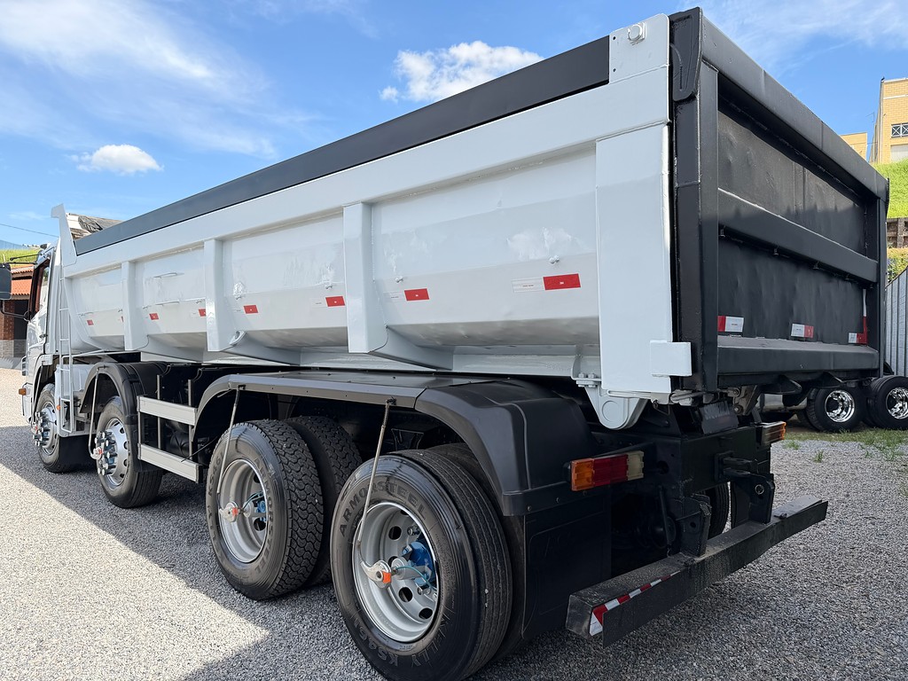 Caminhão MERCEDES BENZ MB 2425 Caçamba Basculante ANO 2011 de Siqueira Caminhões em São Paulo