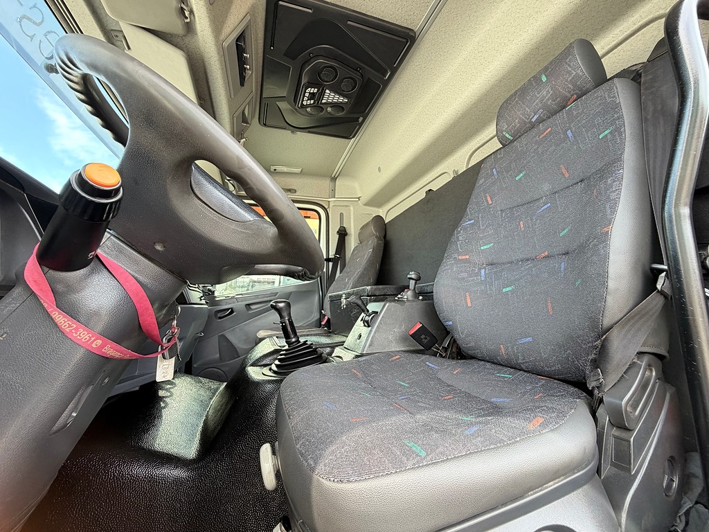 Caminhão MERCEDES BENZ MB 2425 Caçamba Basculante ANO 2011 de Siqueira Caminhões em São Paulo