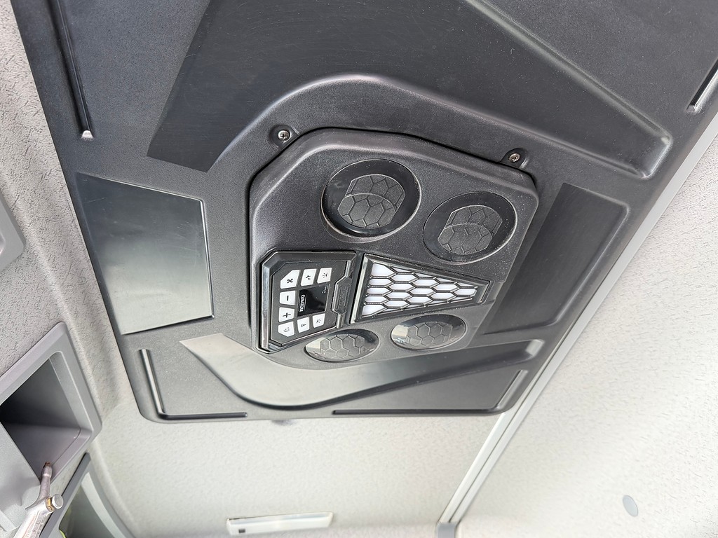 Caminhão MERCEDES BENZ MB 2425 Caçamba Basculante ANO 2011 de Siqueira Caminhões em São Paulo