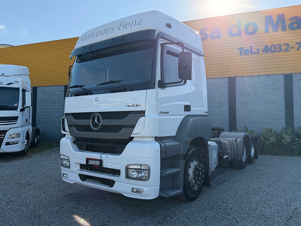 Caminhão MERCEDES BENZ MB 2544 Cavalo Mecânico ANO 2013 de Siqueira Caminhões em São Paulo
