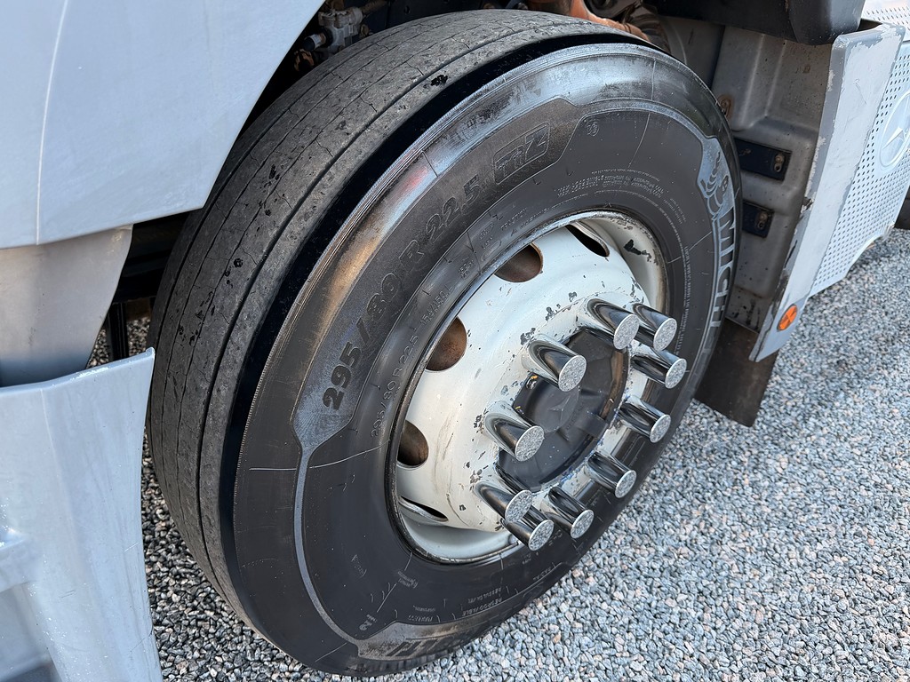 Caminhão MERCEDES BENZ MB 2544 Cavalo Mecânico ANO 2013 de Siqueira Caminhões em São Paulo