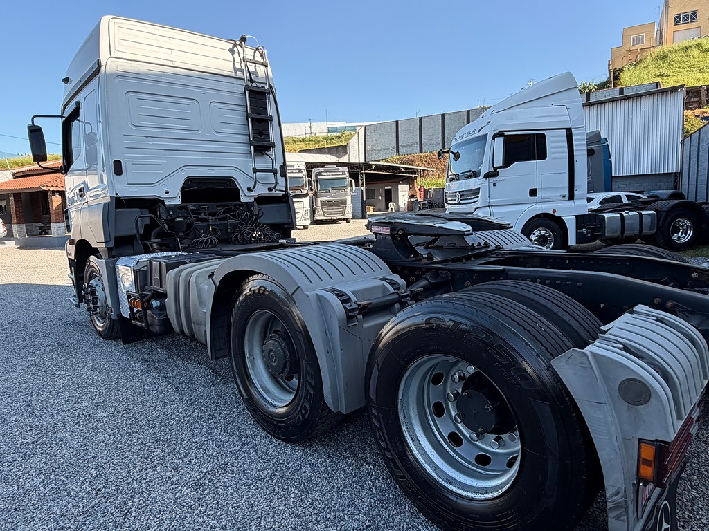 Caminhão MERCEDES BENZ MB 2544 Cavalo Mecânico ANO 2013 de Siqueira Caminhões em São Paulo