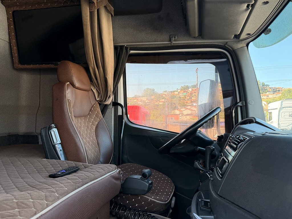 Caminhão MERCEDES BENZ MB 2544 Cavalo Mecânico ANO 2013 de Siqueira Caminhões em São Paulo