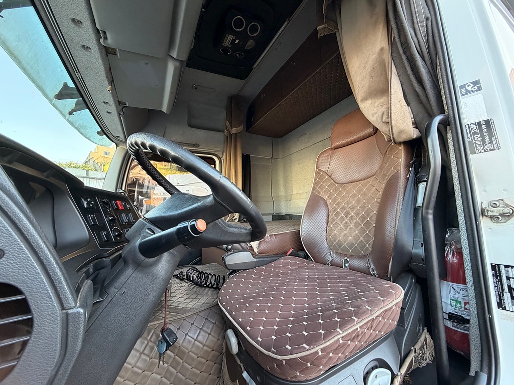 Caminhão MERCEDES BENZ MB 2544 Cavalo Mecânico ANO 2013 de Siqueira Caminhões em São Paulo