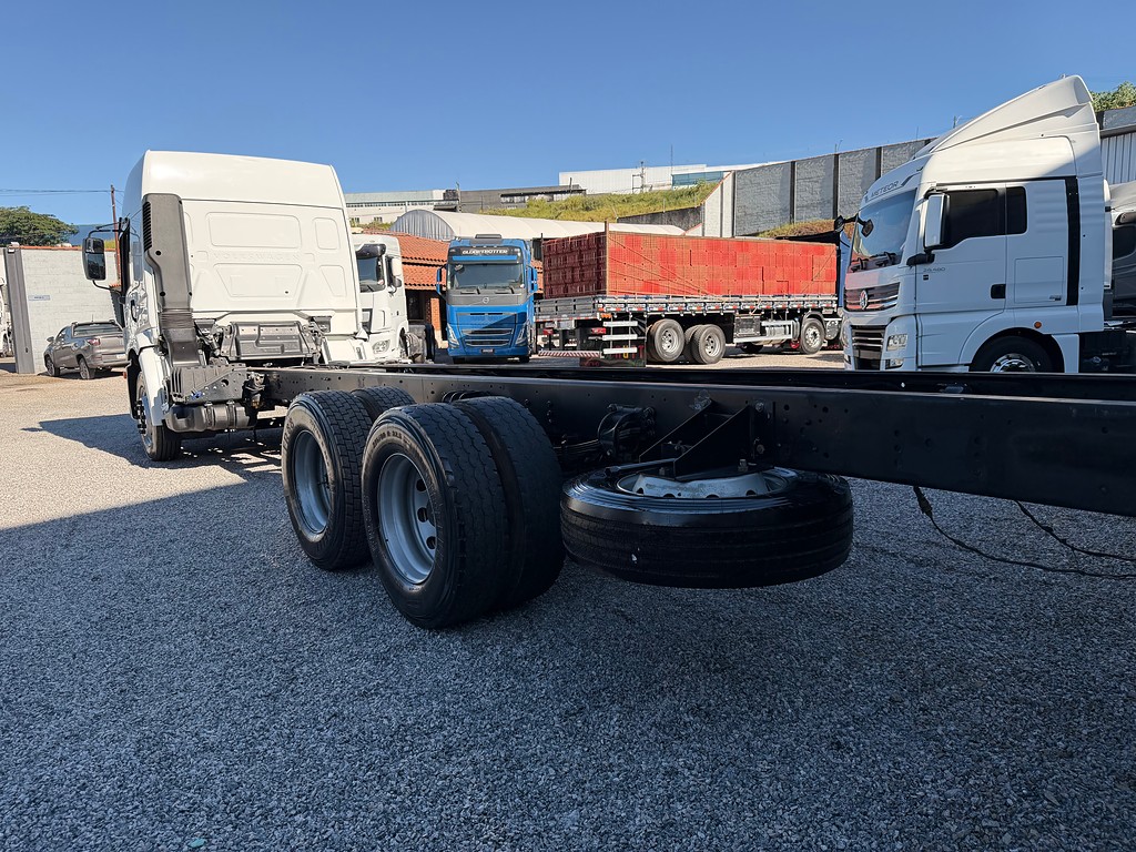 Caminhão VOLKSWAGEN VW 26310 Chassis ANO 2024 de Siqueira Caminhões em São Paulo