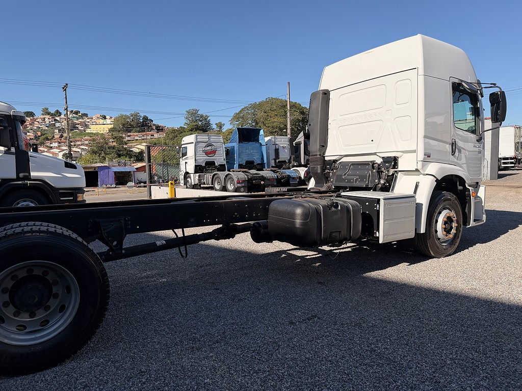 Caminhão VOLKSWAGEN VW 26310 Chassis ANO 2024 de Siqueira Caminhões em São Paulo