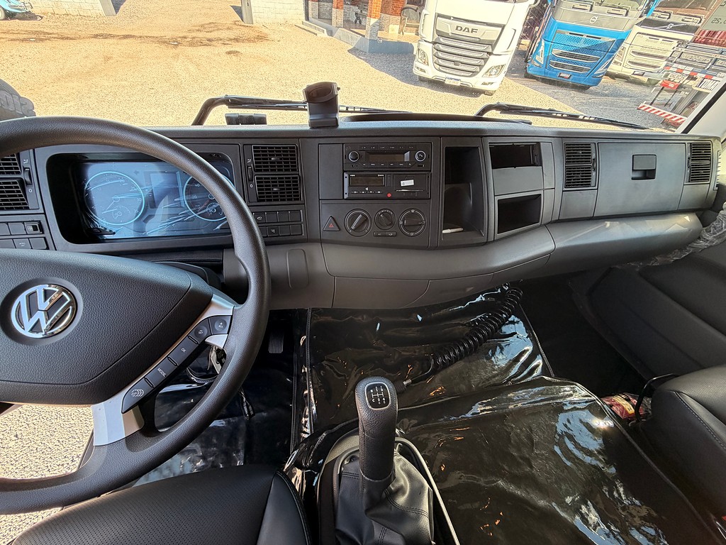 Caminhão VOLKSWAGEN VW 26310 Chassis ANO 2024 de Siqueira Caminhões em São Paulo