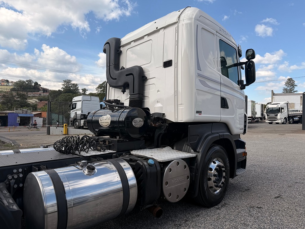 Caminhão SCANIA 440 Cavalo Mecânico ANO 2013 de Siqueira Caminhões em São Paulo