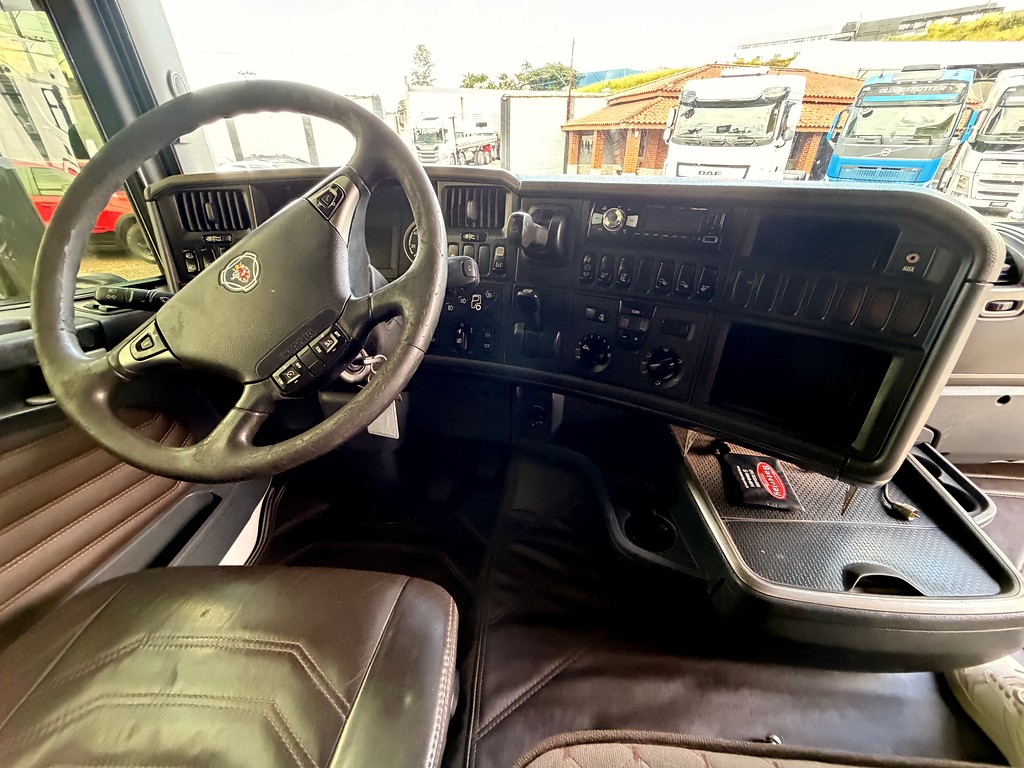 Caminhão SCANIA 440 Cavalo Mecânico ANO 2013 de Siqueira Caminhões em São Paulo