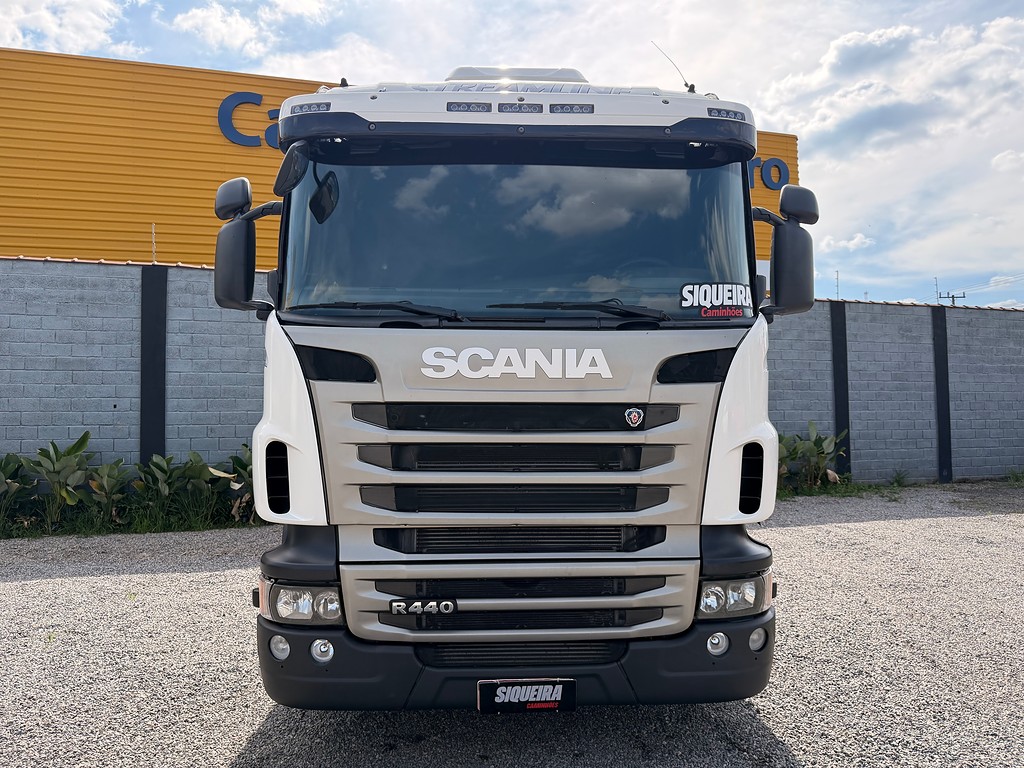 Caminhão SCANIA 440 Cavalo Mecânico ANO 2013 de Siqueira Caminhões em São Paulo