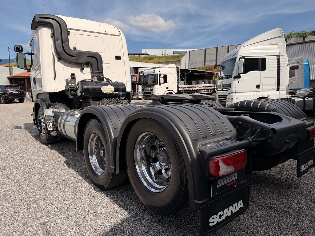 Caminhão SCANIA 440 Cavalo Mecânico ANO 2013 de Siqueira Caminhões em São Paulo