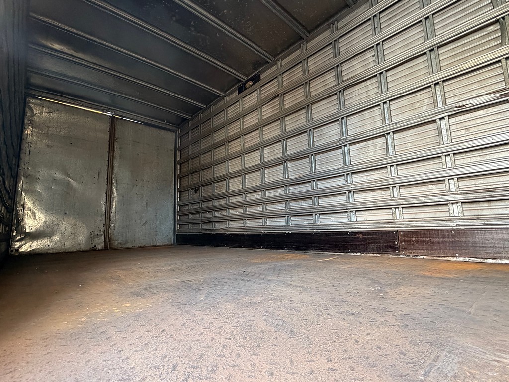 Caminhão MERCEDES BENZ MB 2425 Baú Furgão ANO 2010 de Siqueira Caminhões em São Paulo