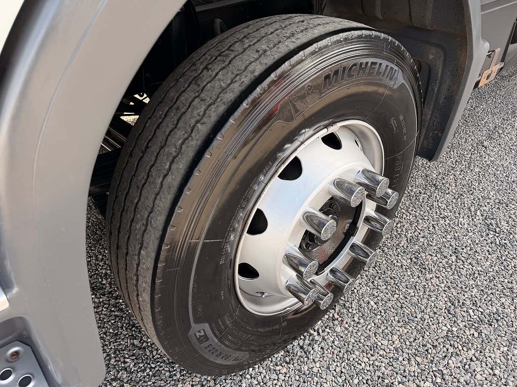 Caminhão MERCEDES BENZ MB 2425 Baú Furgão ANO 2010 de Siqueira Caminhões em São Paulo