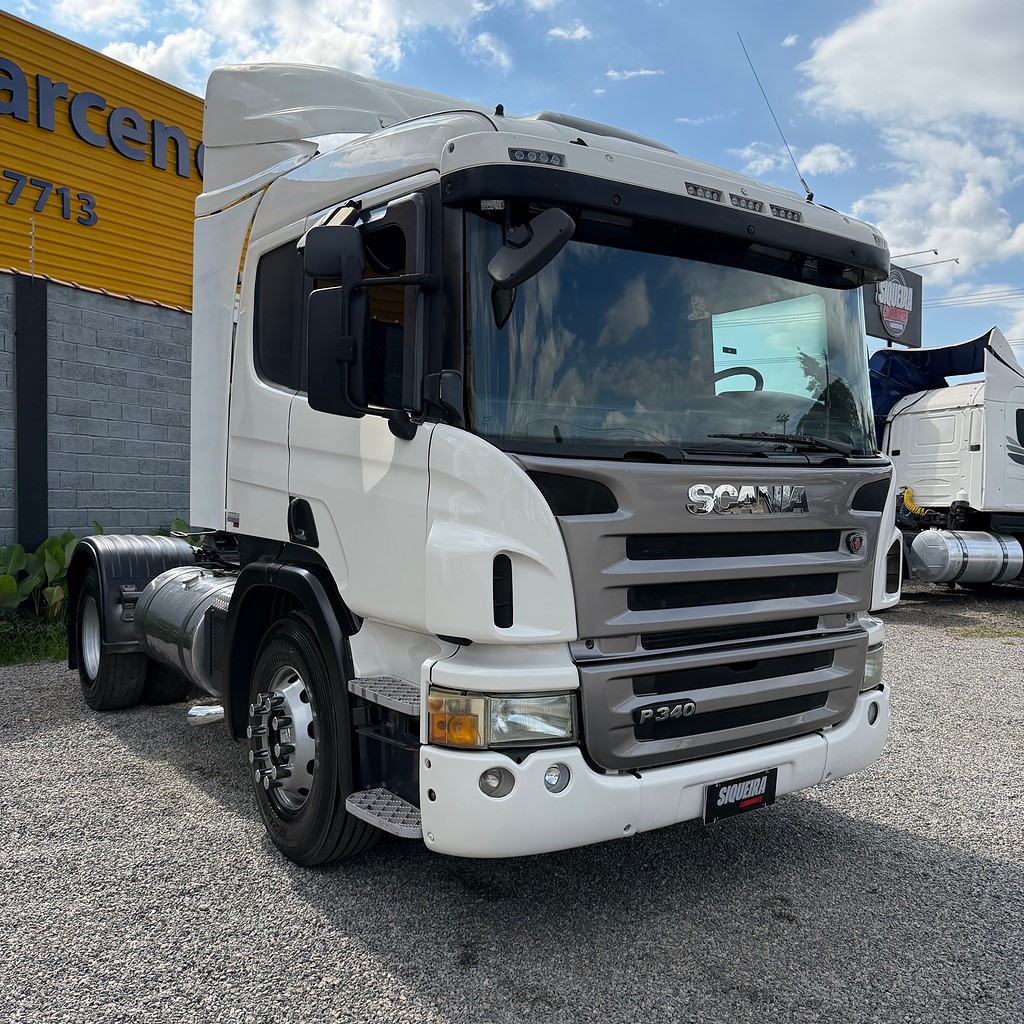 Caminhão SCANIA P340 Cavalo Mecânico ANO 2010 de Siqueira Caminhões em São Paulo