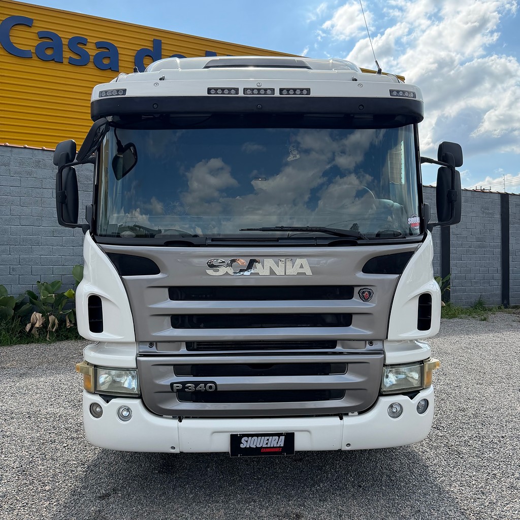 Caminhão SCANIA P340 Cavalo Mecânico ANO 2010 de Siqueira Caminhões em São Paulo