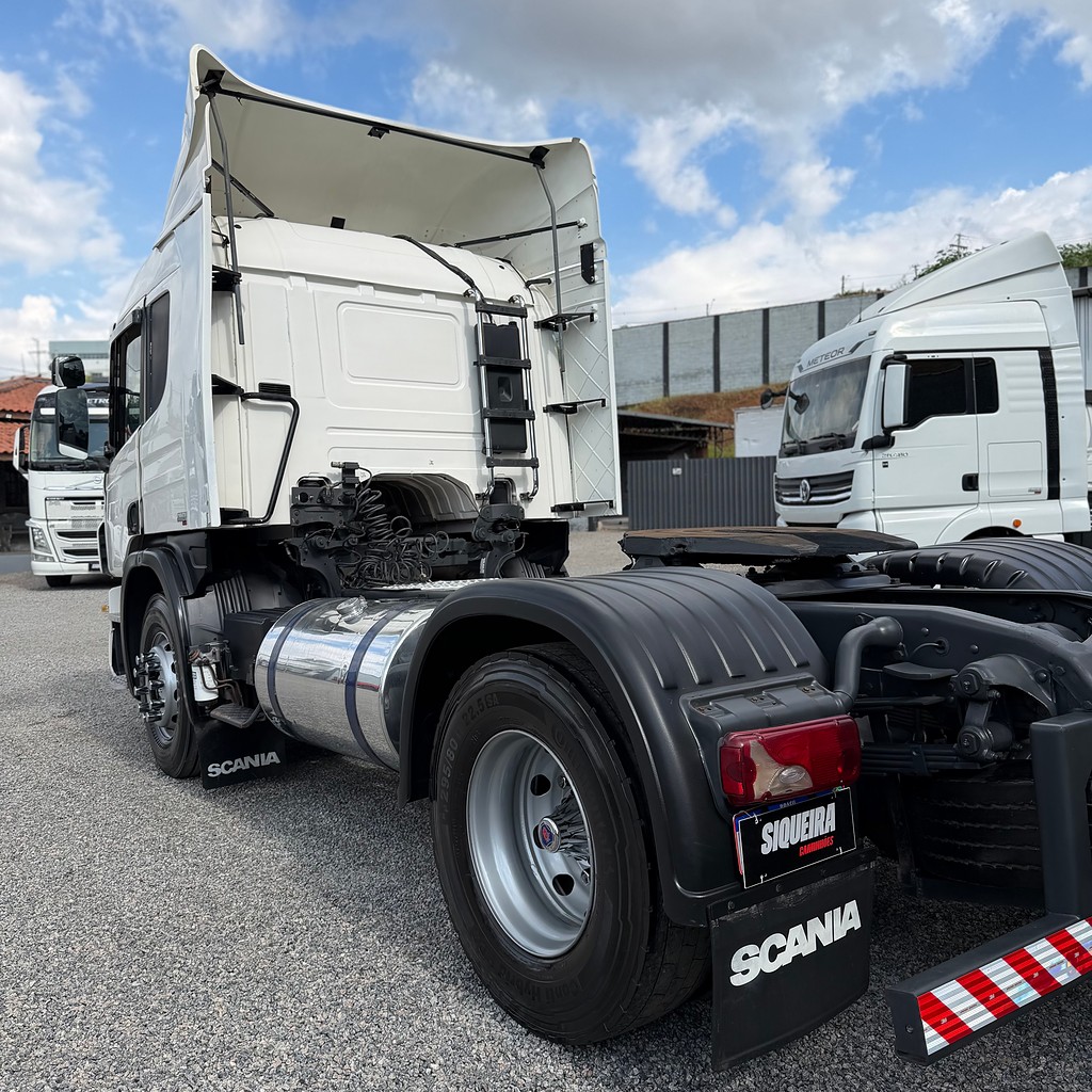 Caminhão SCANIA P340 Cavalo Mecânico ANO 2010 de Siqueira Caminhões em São Paulo