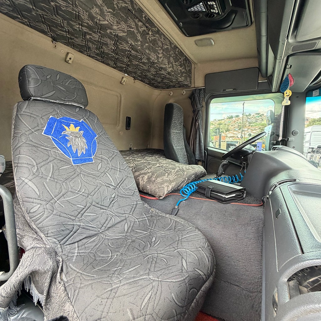 Caminhão SCANIA P340 Cavalo Mecânico ANO 2010 de Siqueira Caminhões em São Paulo