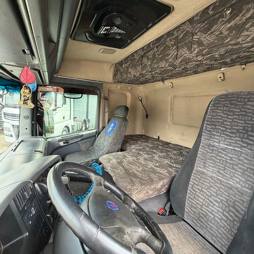 Caminhão SCANIA P340 Cavalo Mecânico ANO 2010 de Siqueira Caminhões em São Paulo