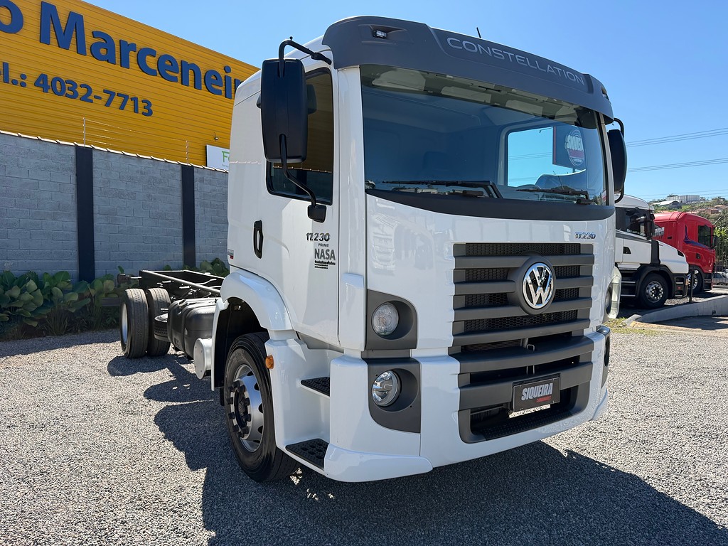 Caminhão VOLKSWAGEN VW 17230 Chassis ANO 2023 de Siqueira Caminhões em São Paulo