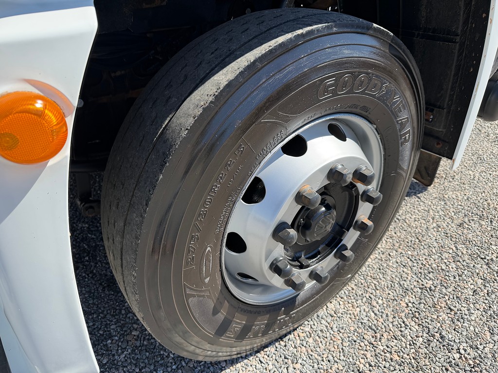 Caminhão VOLKSWAGEN VW 17230 Chassis ANO 2023 de Siqueira Caminhões em São Paulo