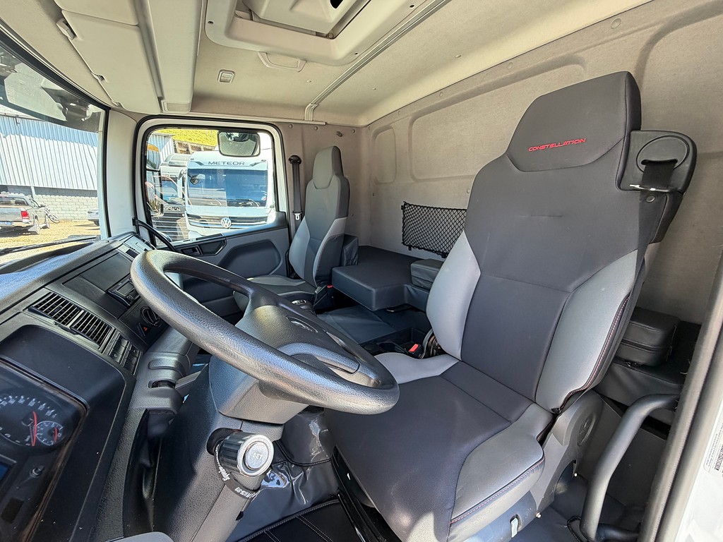 Caminhão VOLKSWAGEN VW 17230 Chassis ANO 2023 de Siqueira Caminhões em São Paulo