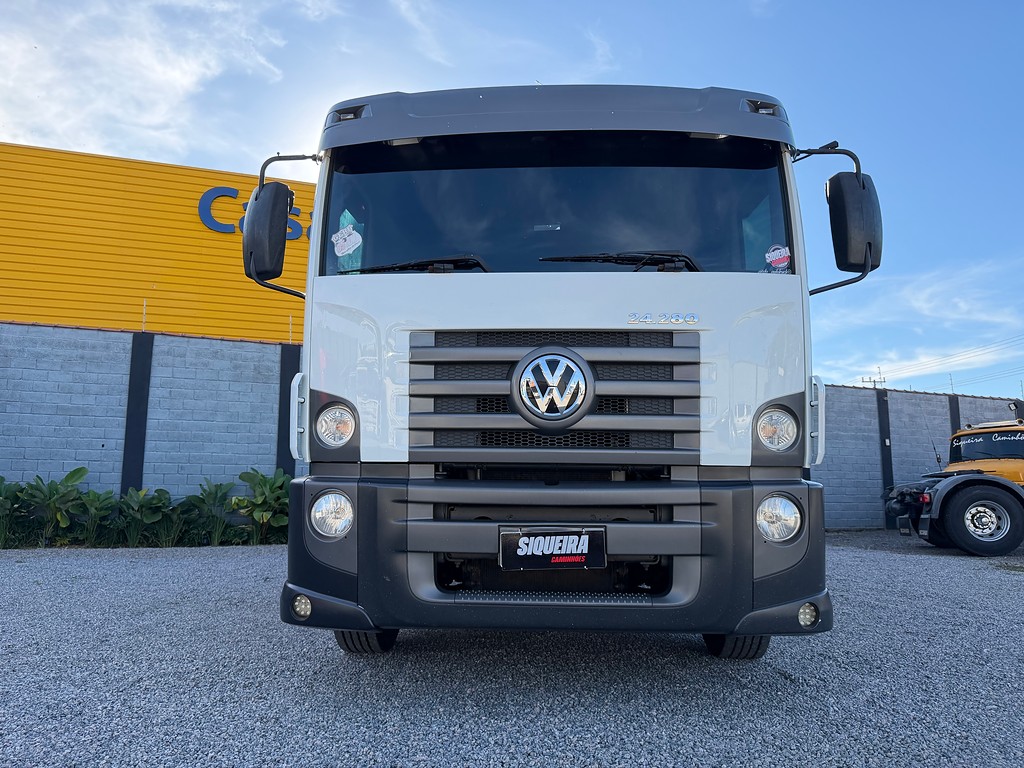 Caminhão VOLKSWAGEN VW 24280 Carga Seca ANO 2015 de Siqueira Caminhões em São Paulo