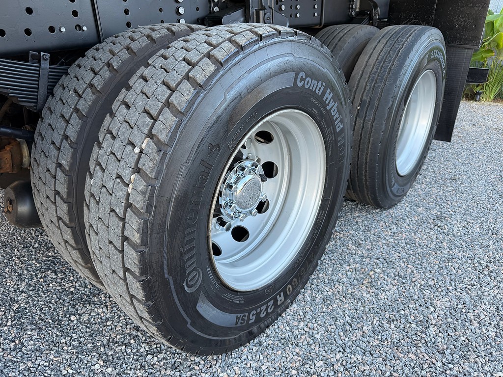 Caminhão VOLKSWAGEN VW 24280 Carga Seca ANO 2015 de Siqueira Caminhões em São Paulo