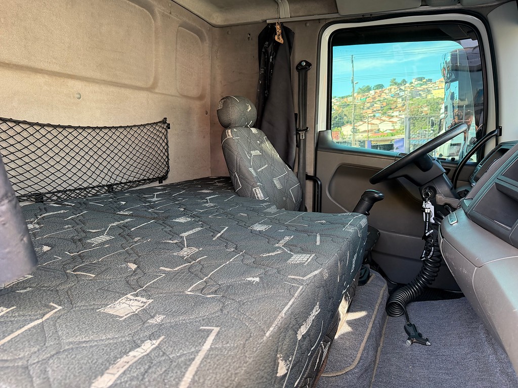 Caminhão VOLKSWAGEN VW 24280 Carga Seca ANO 2015 de Siqueira Caminhões em São Paulo