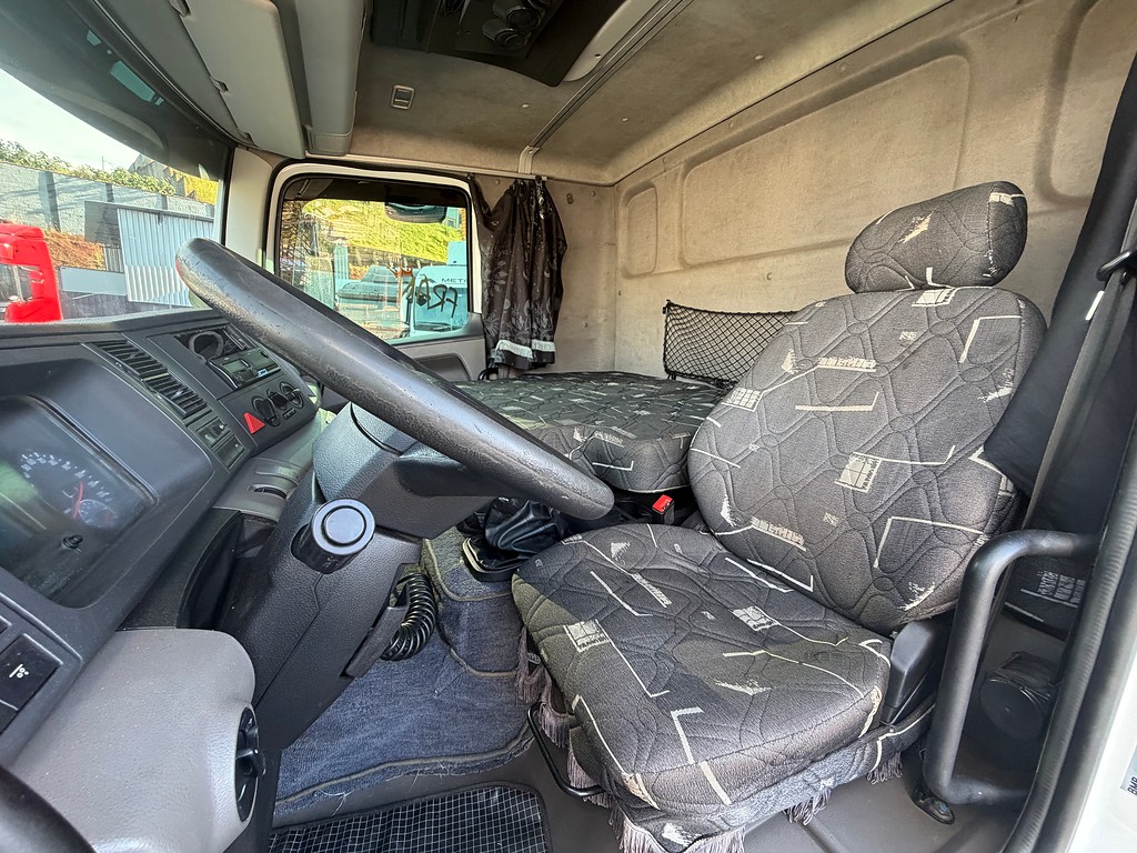 Caminhão VOLKSWAGEN VW 24280 Carga Seca ANO 2015 de Siqueira Caminhões em São Paulo